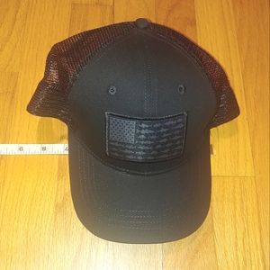 Black Mesh Hat with American flag & Fish Strips 🐟